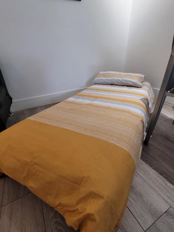 Appartement One double bed- Two sofa beds private garden à Margate Extérieur photo